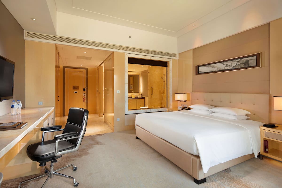 King Disabled Guestroom | 1 bedroom, premium bedding, down duvets, minibar