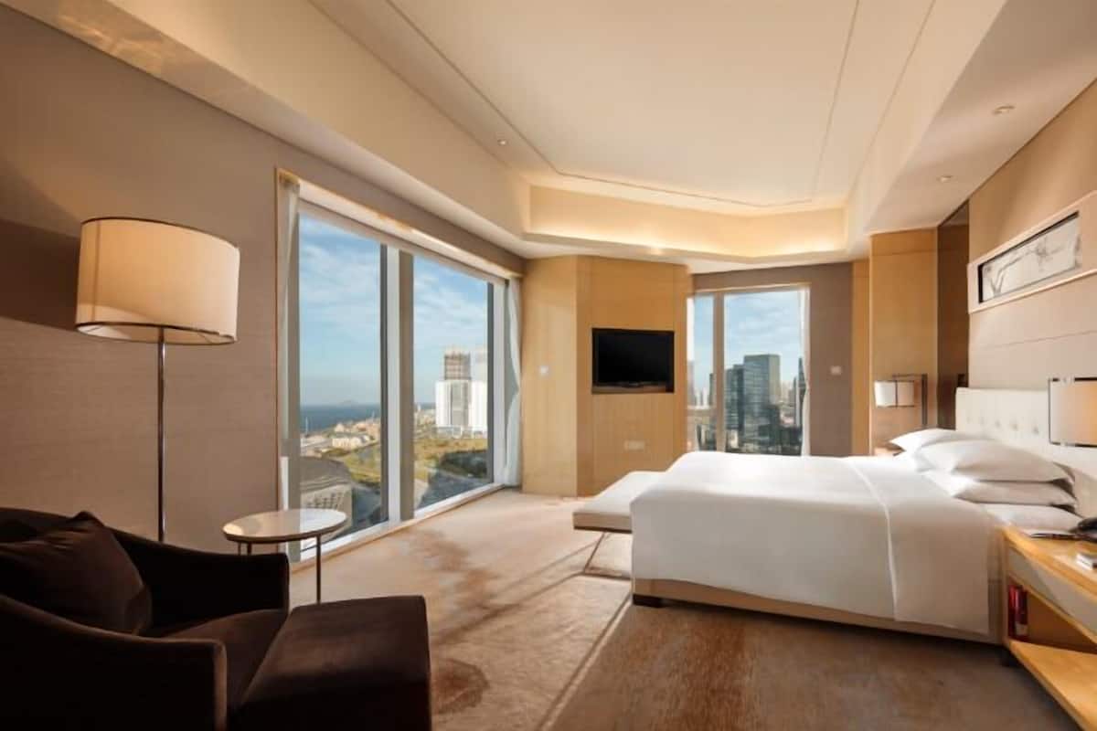 Roupas de cama premium, edredons de pluma, frigobar, cofres nos quartos