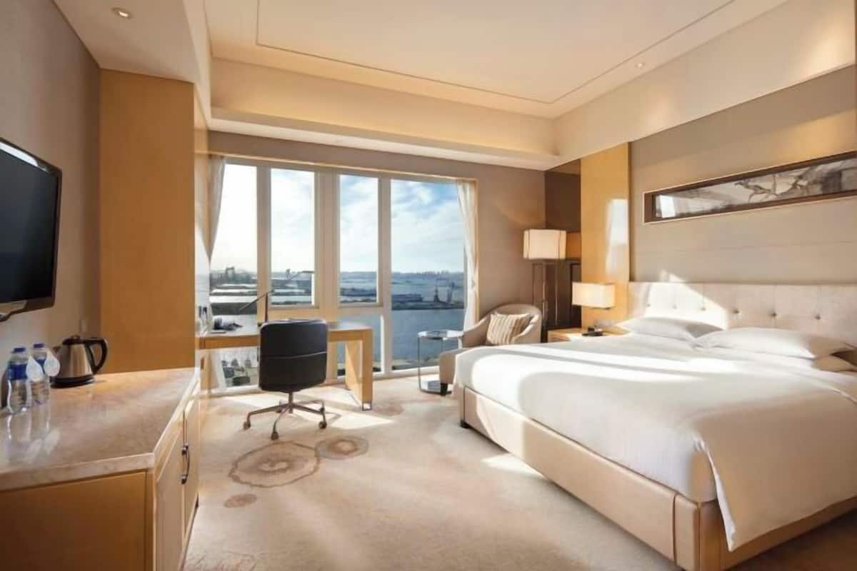 1 bedroom, premium bedding, down duvets, minibar