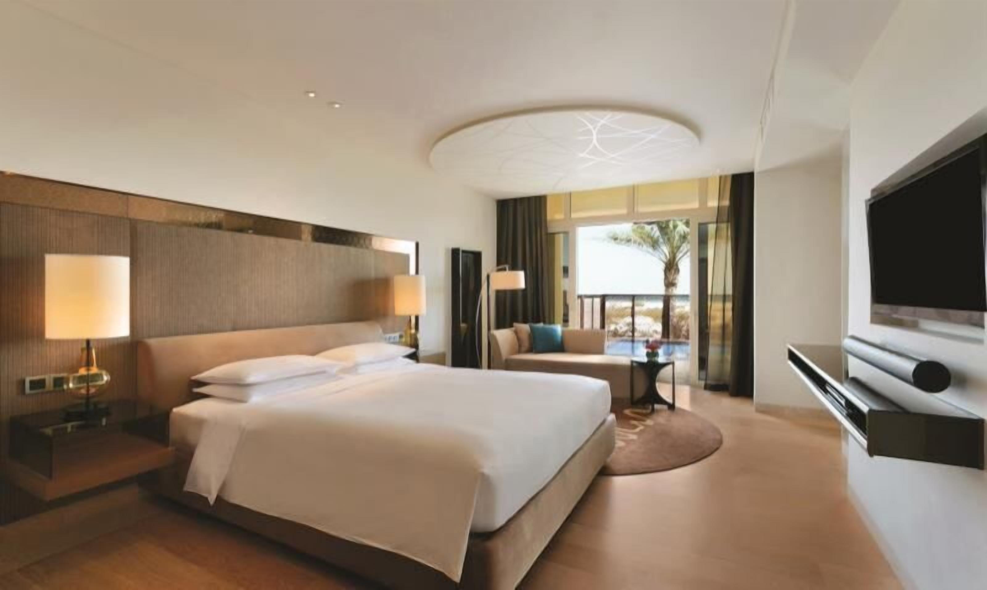 Egyptian cotton sheets, premium bedding, free minibar items