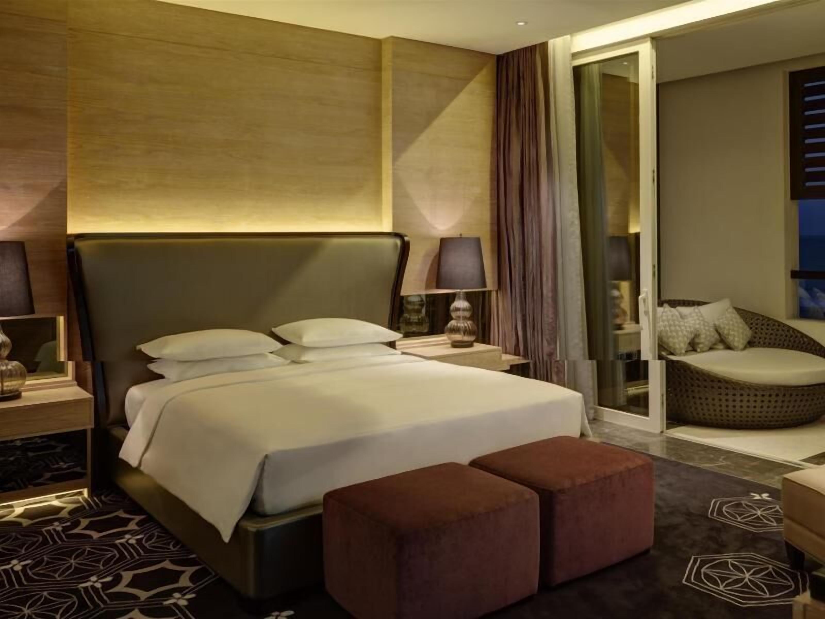 Egyptian cotton sheets, premium bedding, free minibar items