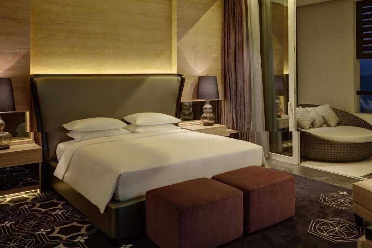 Egyptian cotton sheets, premium bedding, free minibar items