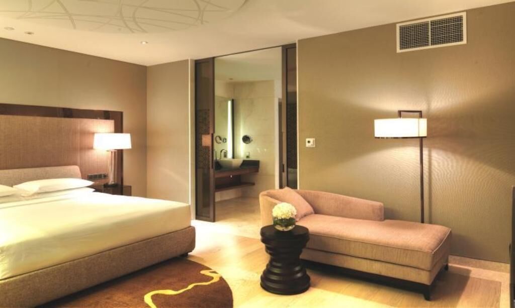 Egyptian cotton sheets, premium bedding, free minibar items