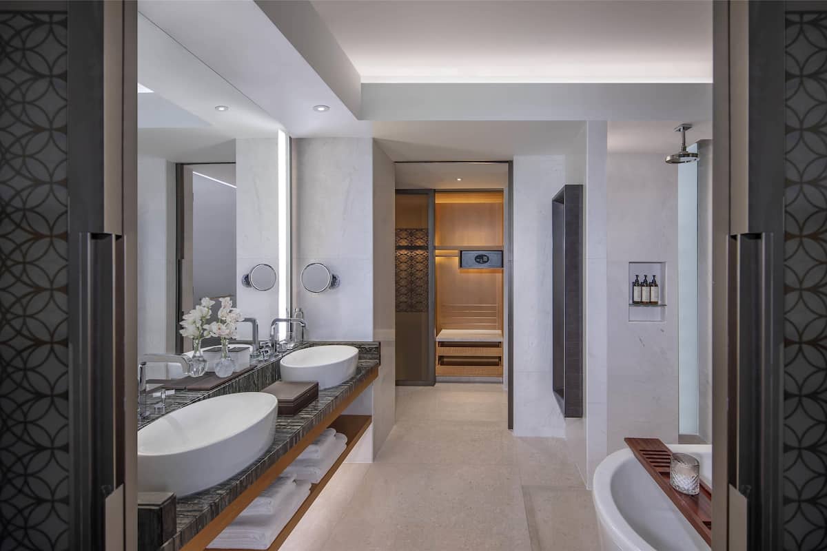 Separate bathtub and shower, deep-soaking bathtub, rainfall showerhead