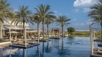 5 outdoor pools, pool umbrellas, sun loungers