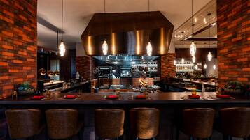 3 restaurants; ze serveren er ontbijt, lunch en diner