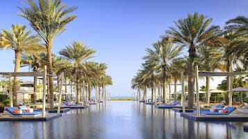 5 outdoor pools, pool umbrellas, pool loungers