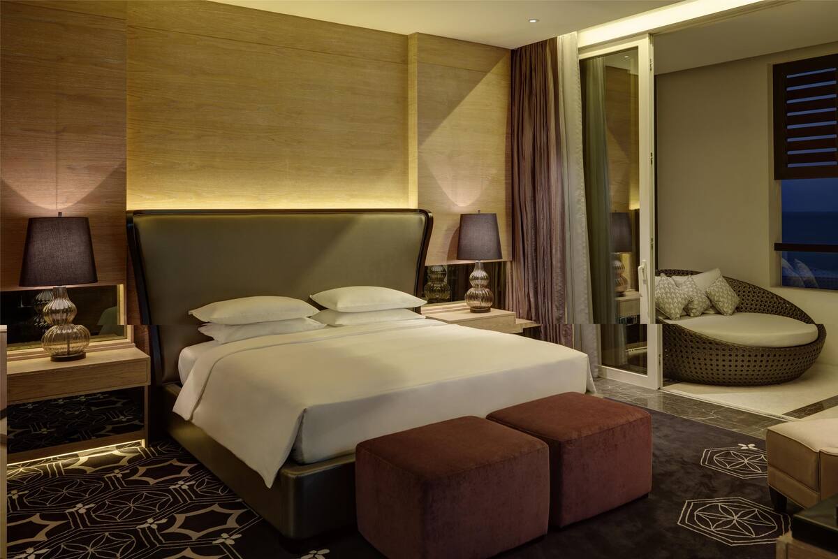 Egyptian cotton sheets, premium bedding, free minibar items