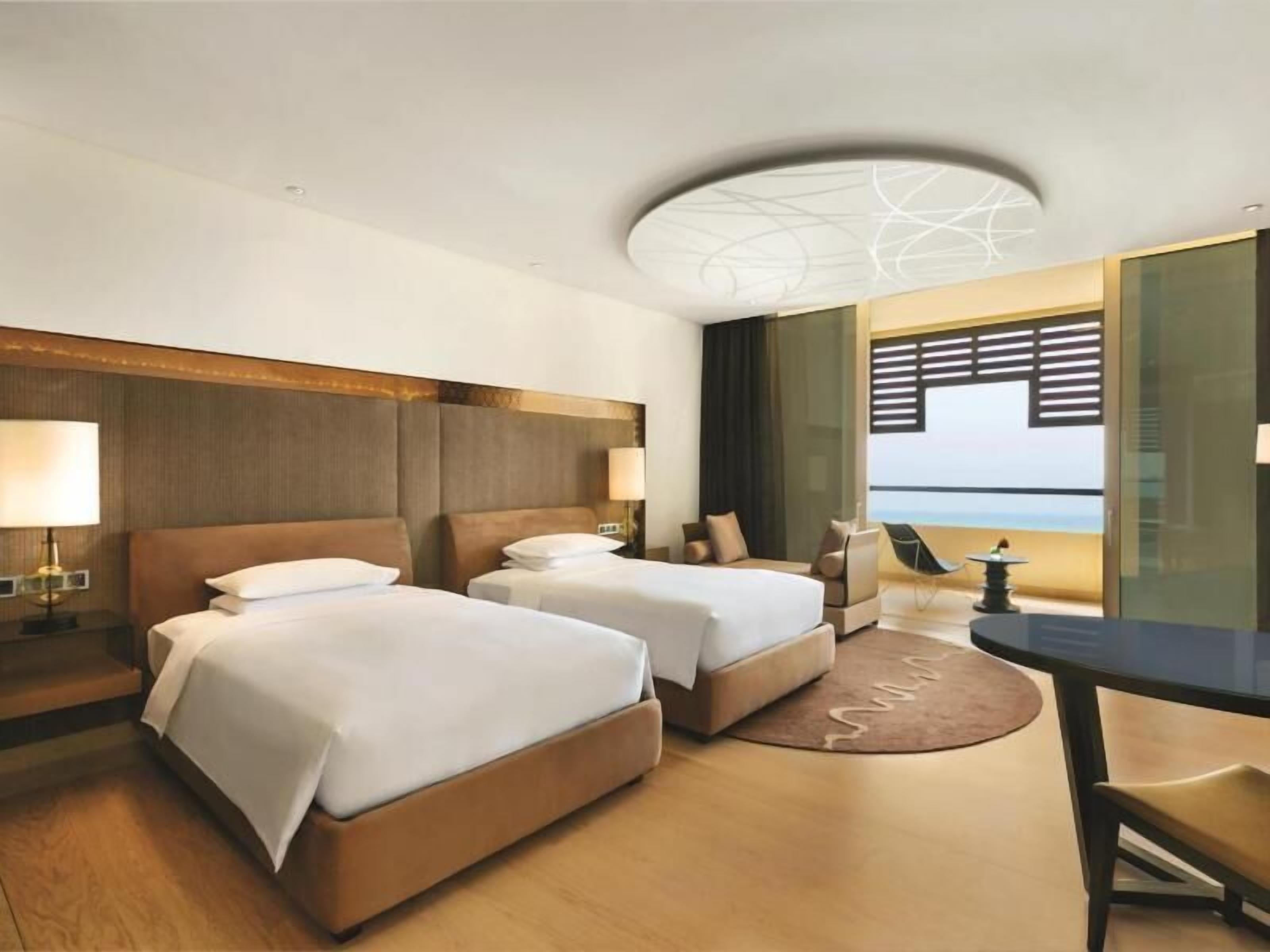 Egyptian cotton sheets, premium bedding, free minibar items