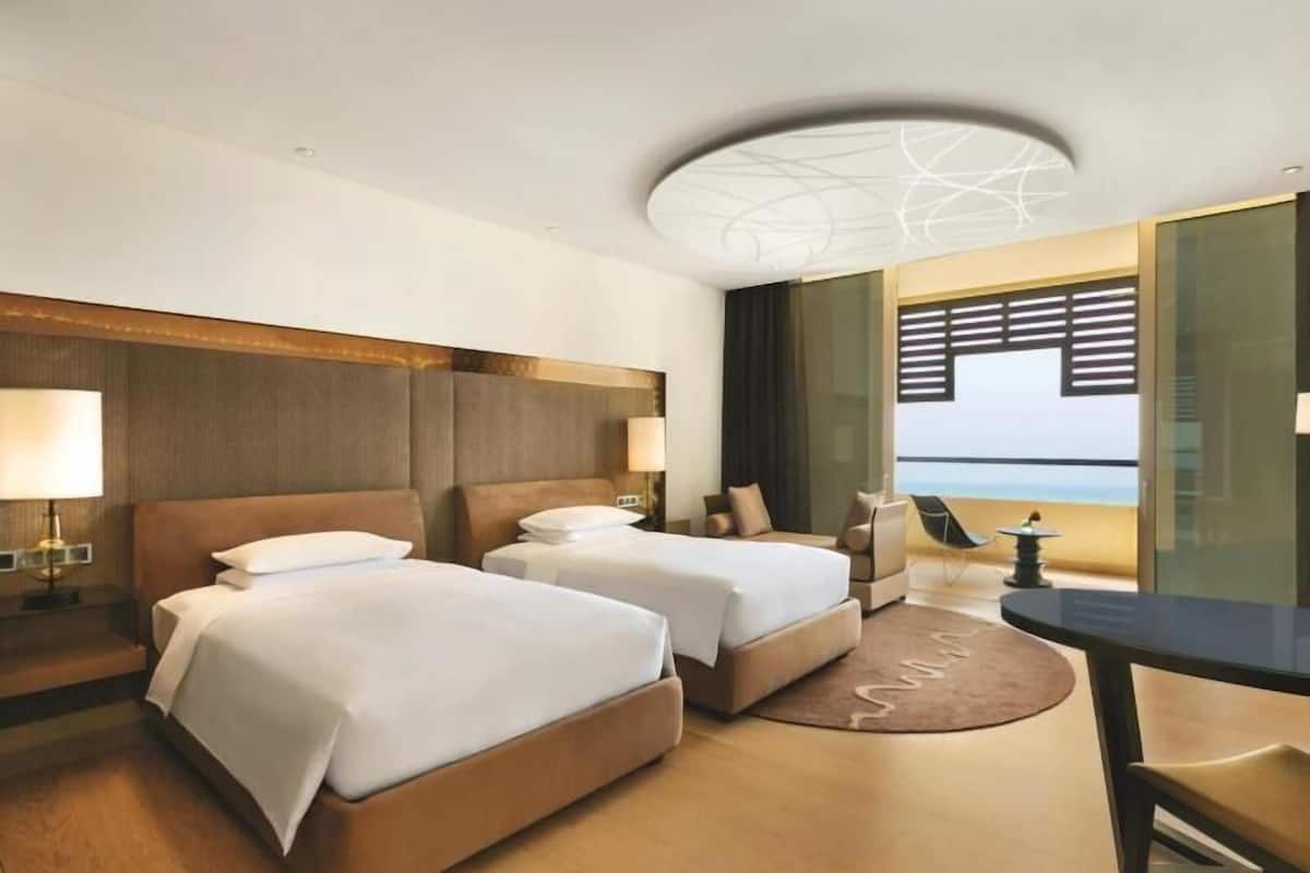 Egyptian cotton sheets, premium bedding, free minibar items