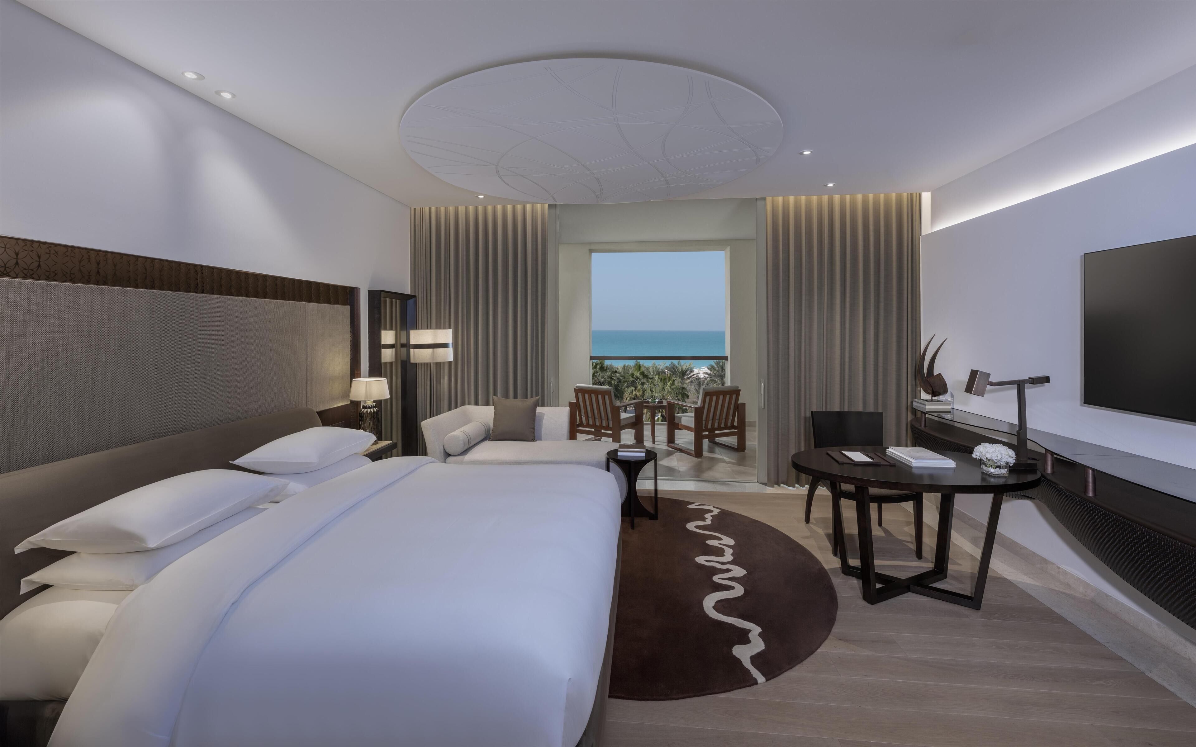 Room, 1 King Bed, Sea View | Egyptian cotton sheets, premium bedding, free minibar items
