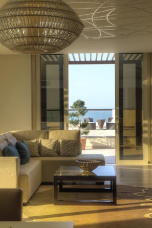 Egyptian cotton sheets, premium bedding, free minibar items