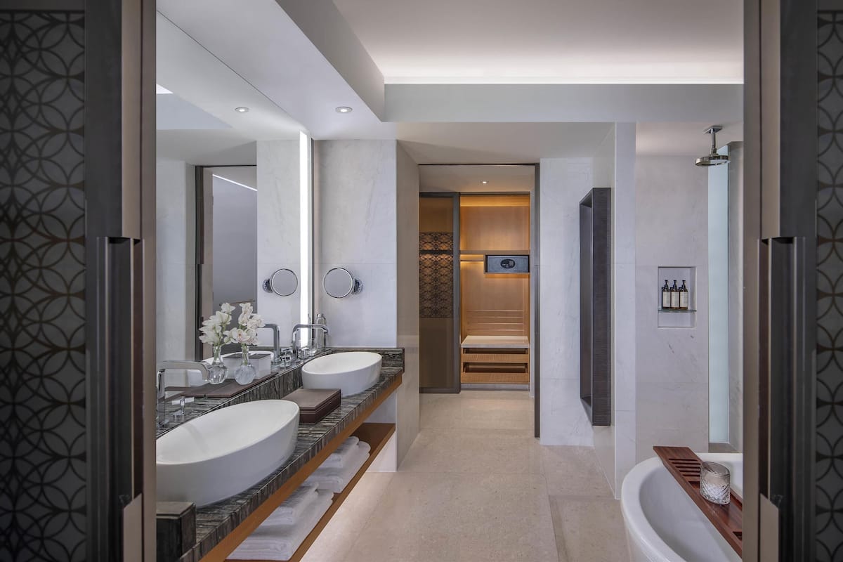 Separate bathtub and shower, deep-soaking bathtub, rainfall showerhead