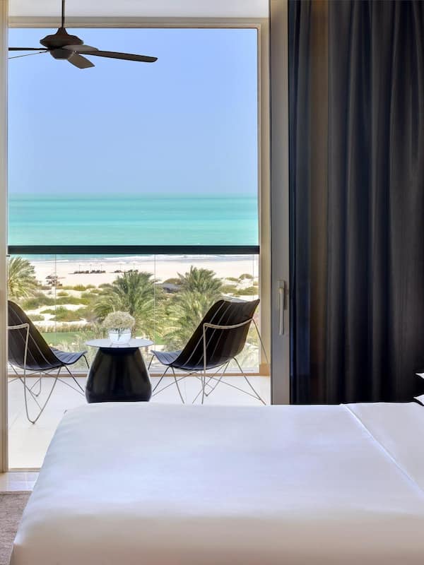 Room, 1 King Bed, Sea View | Egyptian cotton sheets, premium bedding, free minibar items