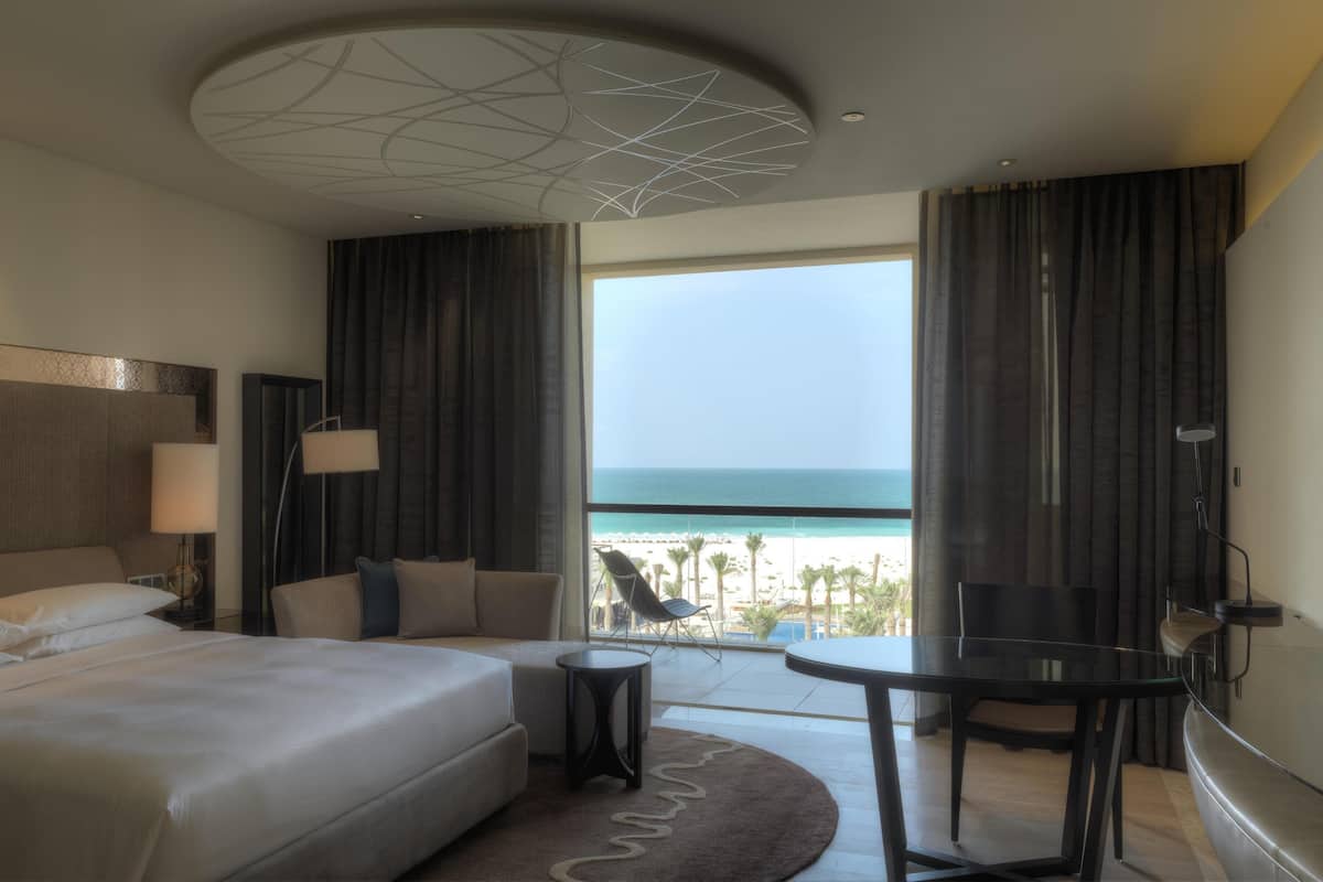 Room, 1 King Bed, Sea View | Egyptian cotton sheets, premium bedding, free minibar items