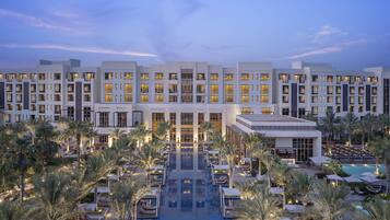 5 outdoor pools, pool umbrellas, pool loungers