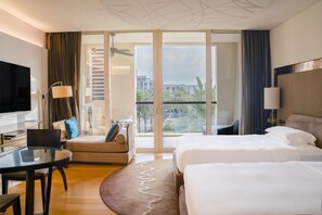 Egyptian cotton sheets, premium bedding, free minibar items