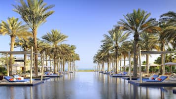 5 outdoor pools, pool umbrellas, sun loungers