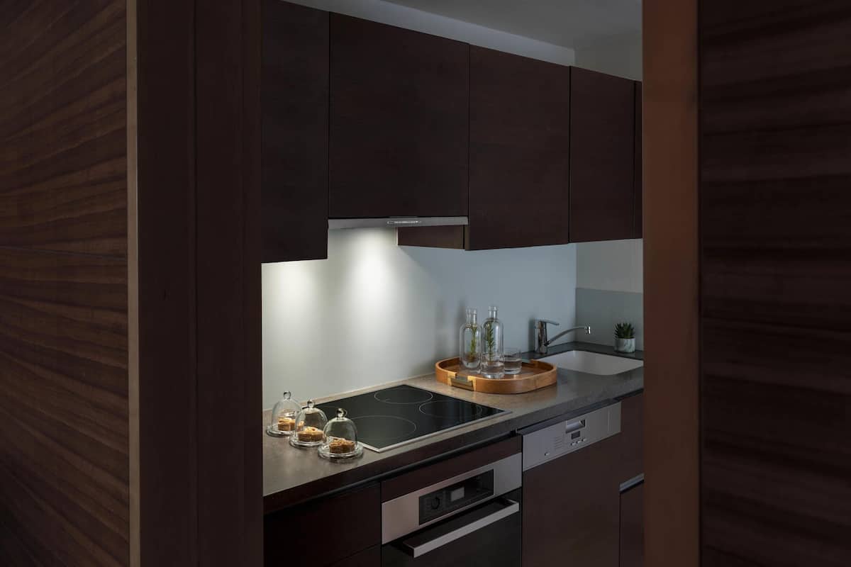 Egyptian cotton sheets, premium bedding, free minibar items