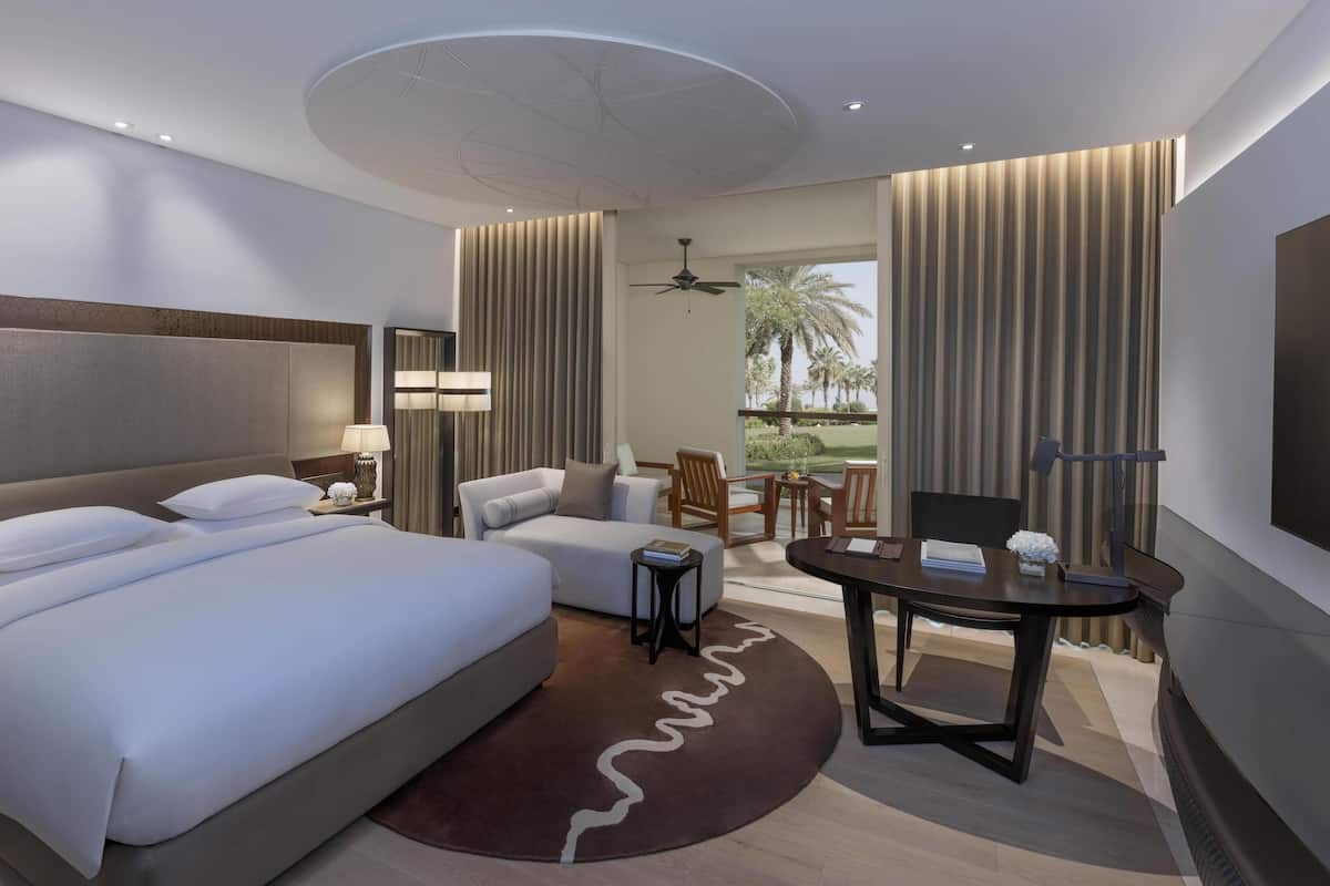 埃及棉床单、高档床上用品、免费迷你吧物品、客房内保险箱