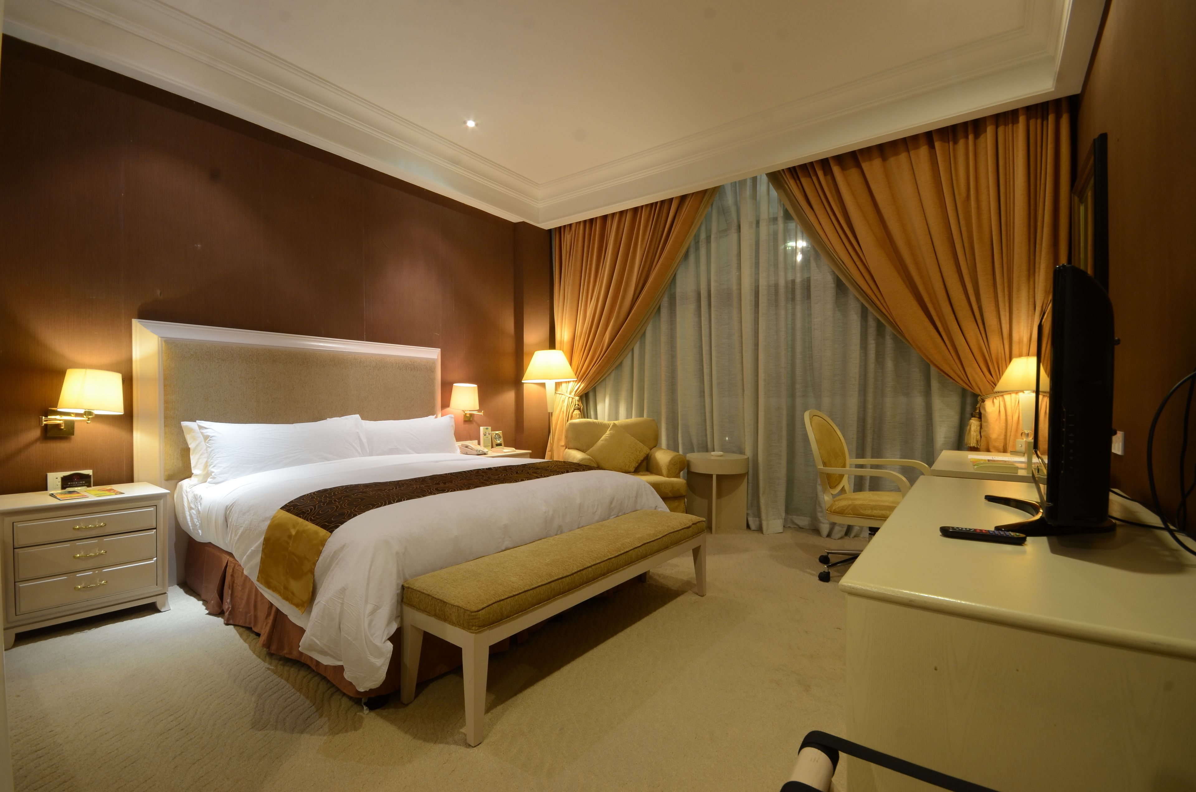 Kamar Deluks | Minibar, meja kerja, tempat tidur lipat/tambahan, dan seprai linen