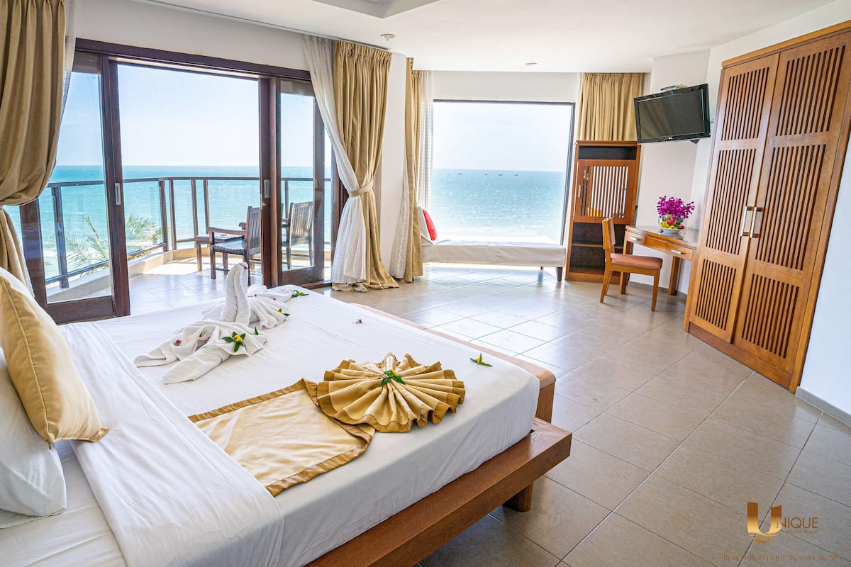 Luxe beddengoed, pillowtop-bedden, een minibar, een kluis op de kamer