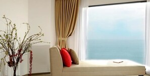 Premium bedding, pillow-top beds, minibar, in-room safe - Mana Muine Beach Resort (Phan Thiet)