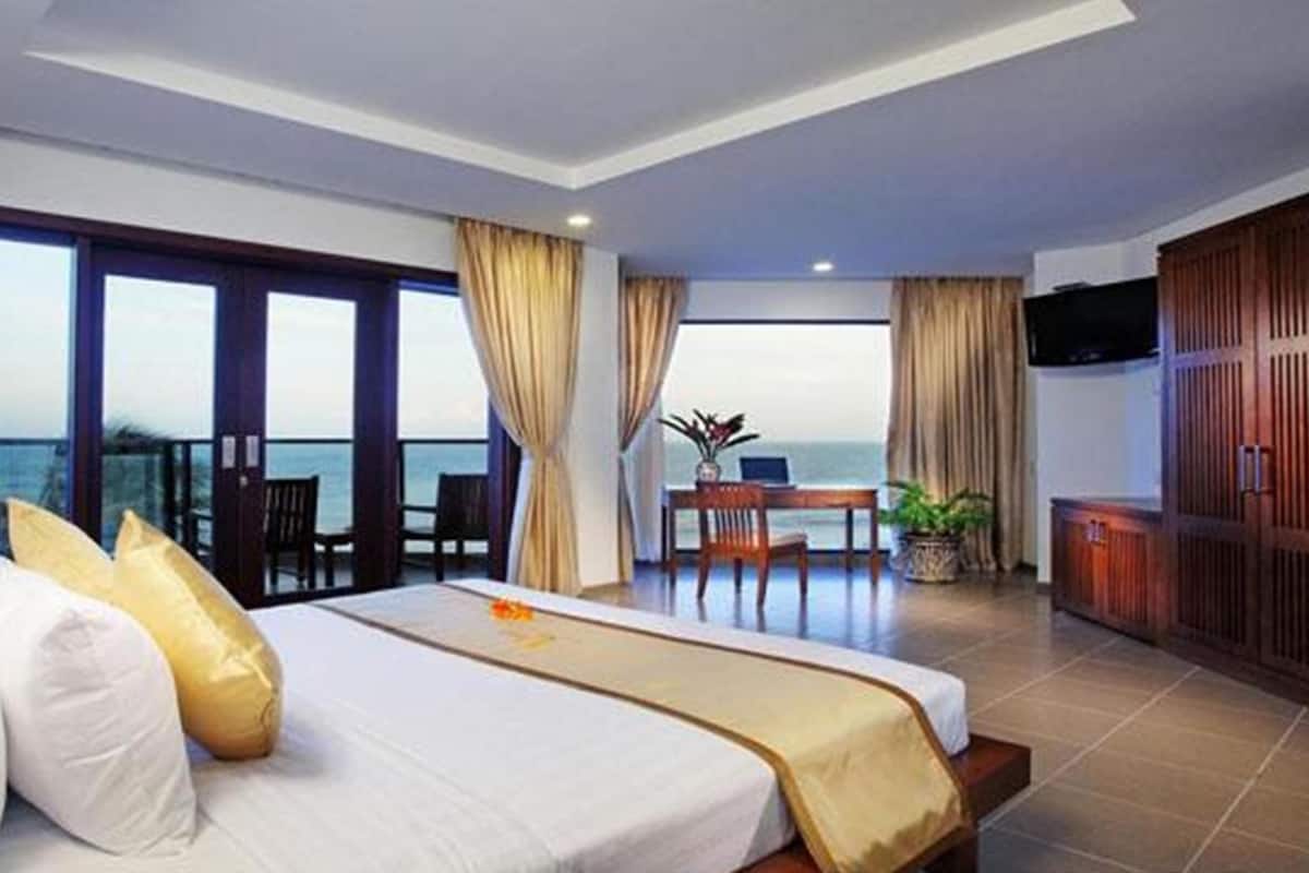 Suite, Oceanfront | Premium bedding, pillowtop beds, minibar, in-room safe