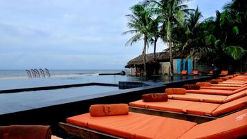 Outdoor pool, pool umbrellas, sun loungers