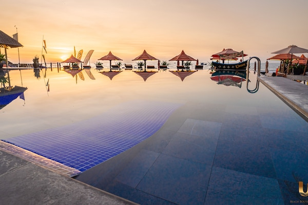 Outdoor pool, pool umbrellas, sun loungers
