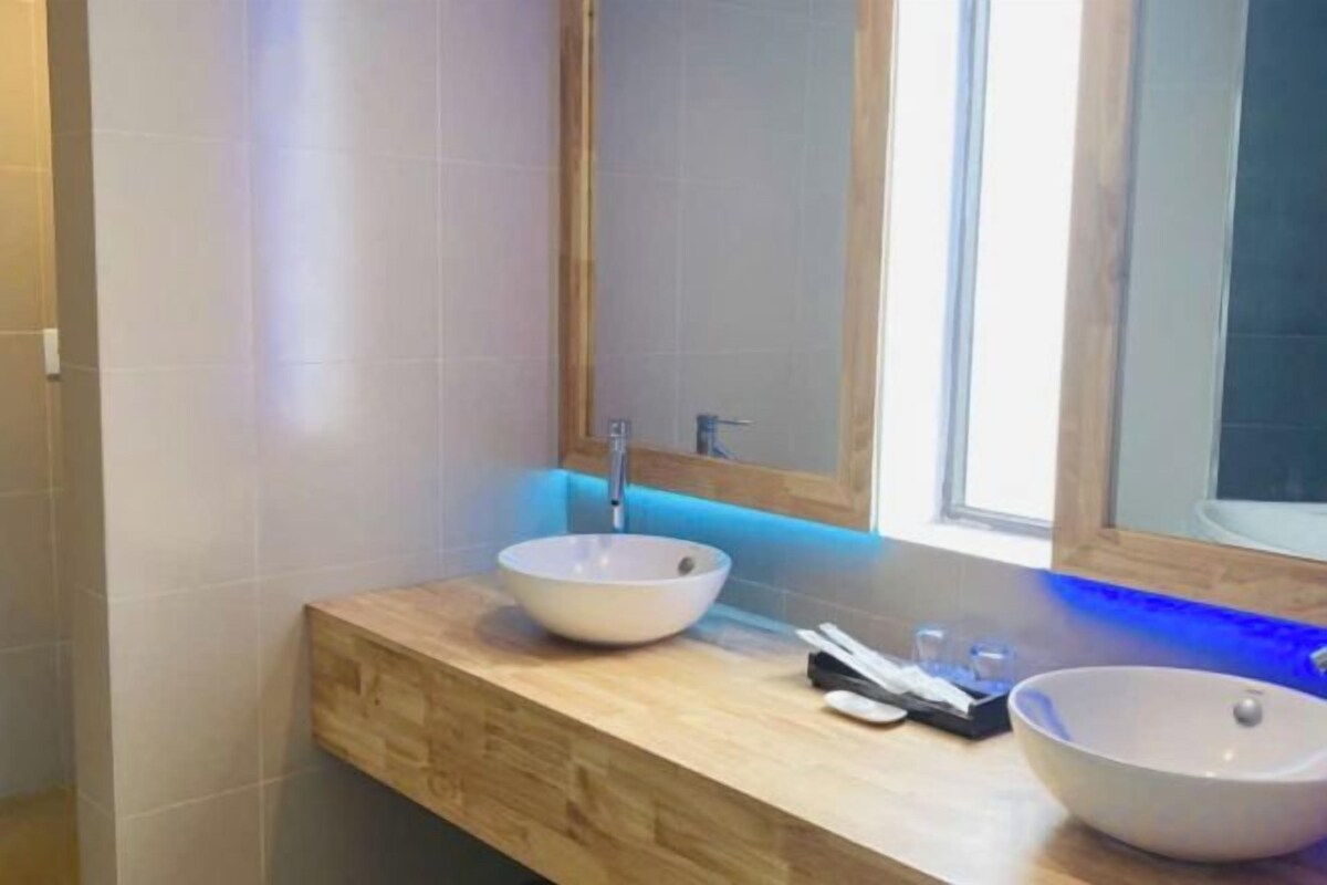 Bathroom | Free toiletries, hair dryer, bathrobes, slippers