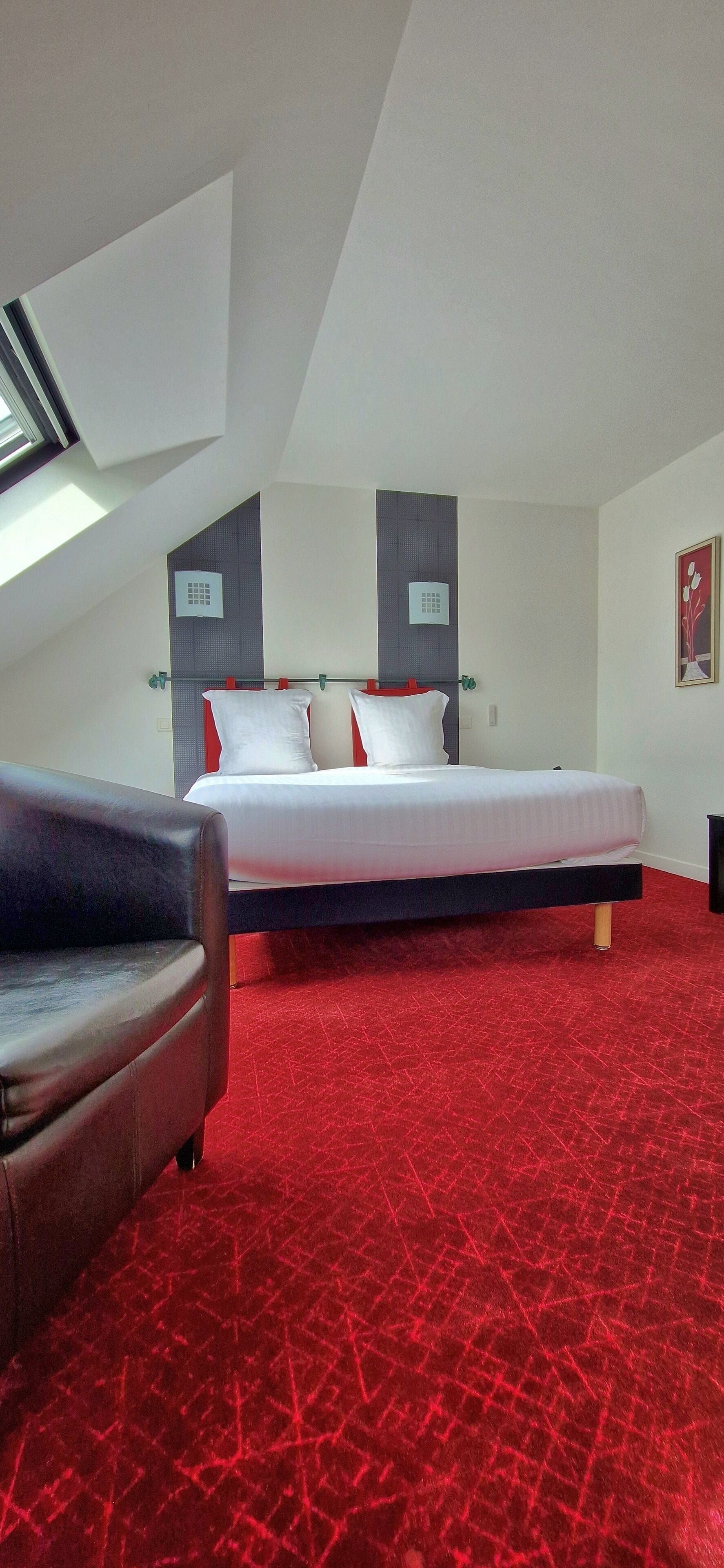 premium bedding, desk, soundproofing, free wifi