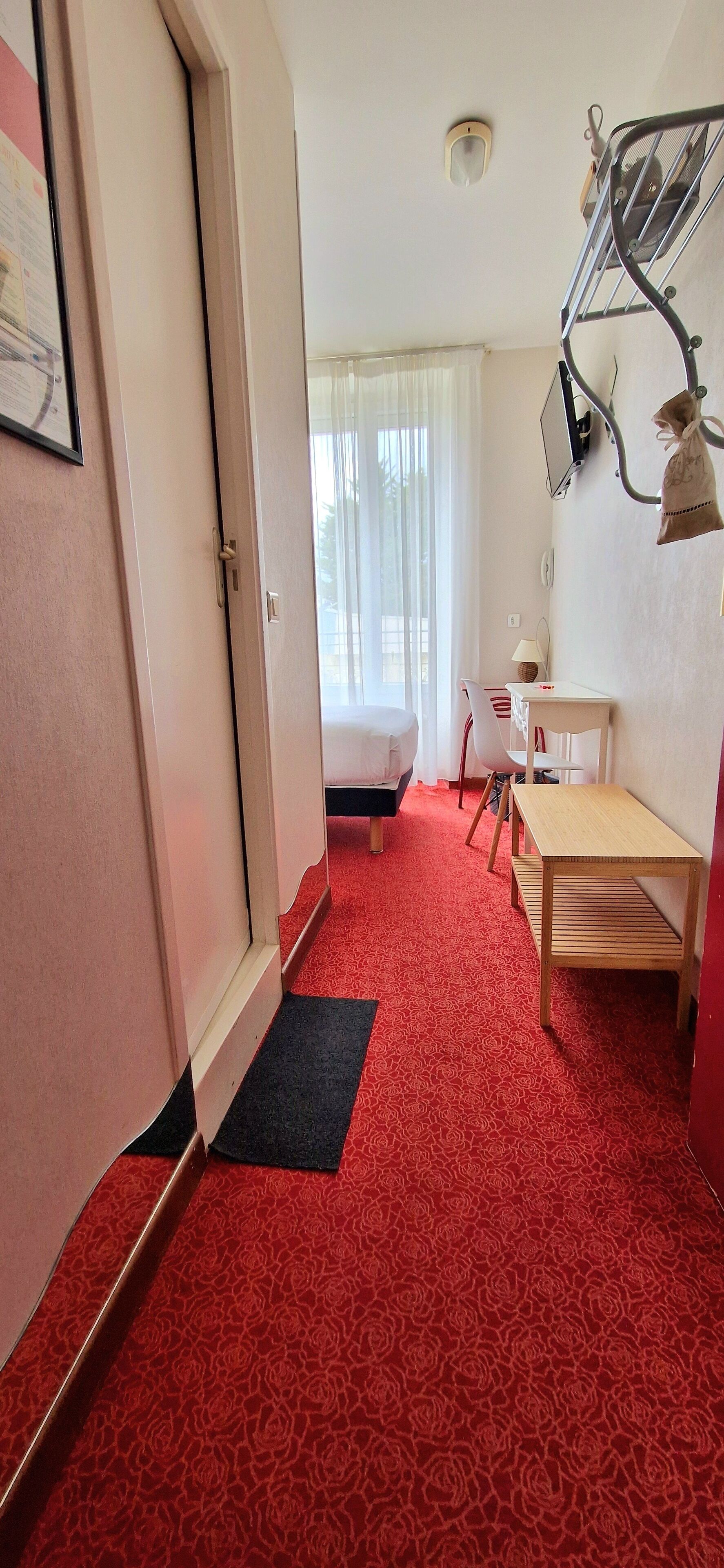 premium bedding, desk, soundproofing, free wifi