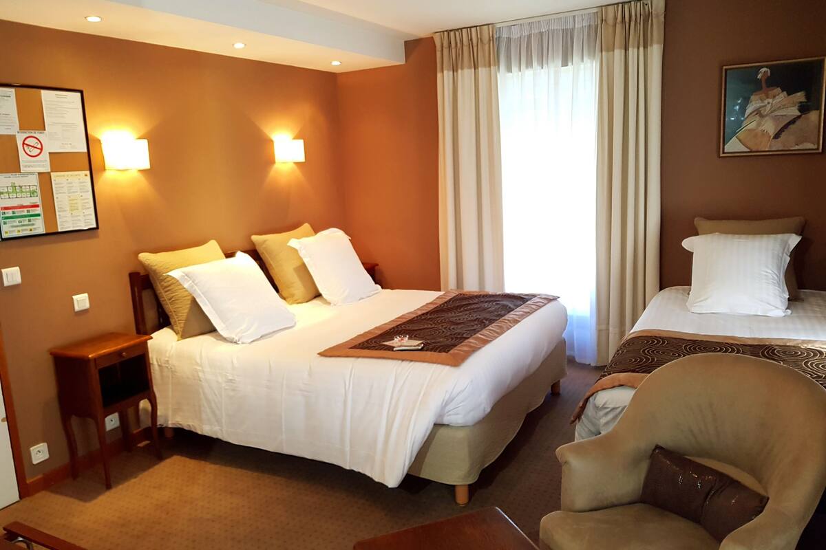 premium bedding, desk, soundproofing, free wifi