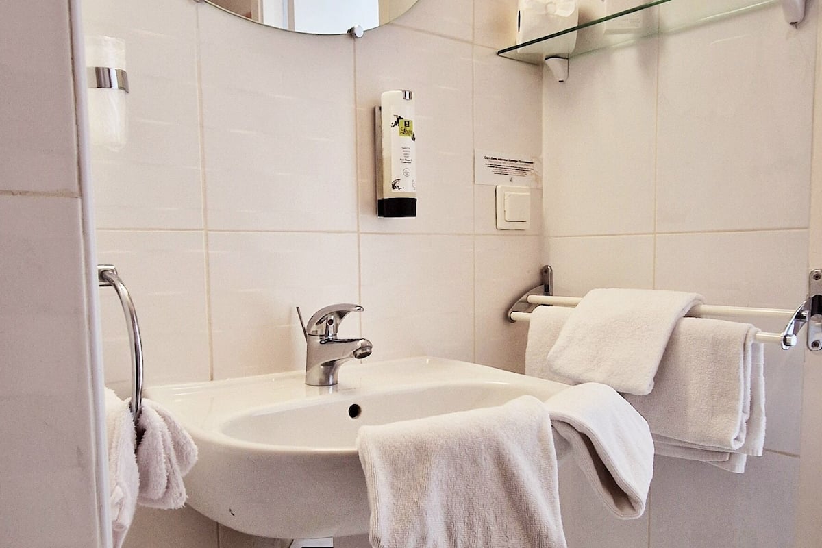 premium bedding, desk, soundproofing, free wifi