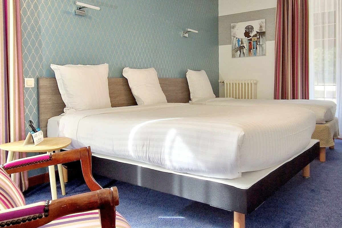 premium bedding, desk, soundproofing, free wifi