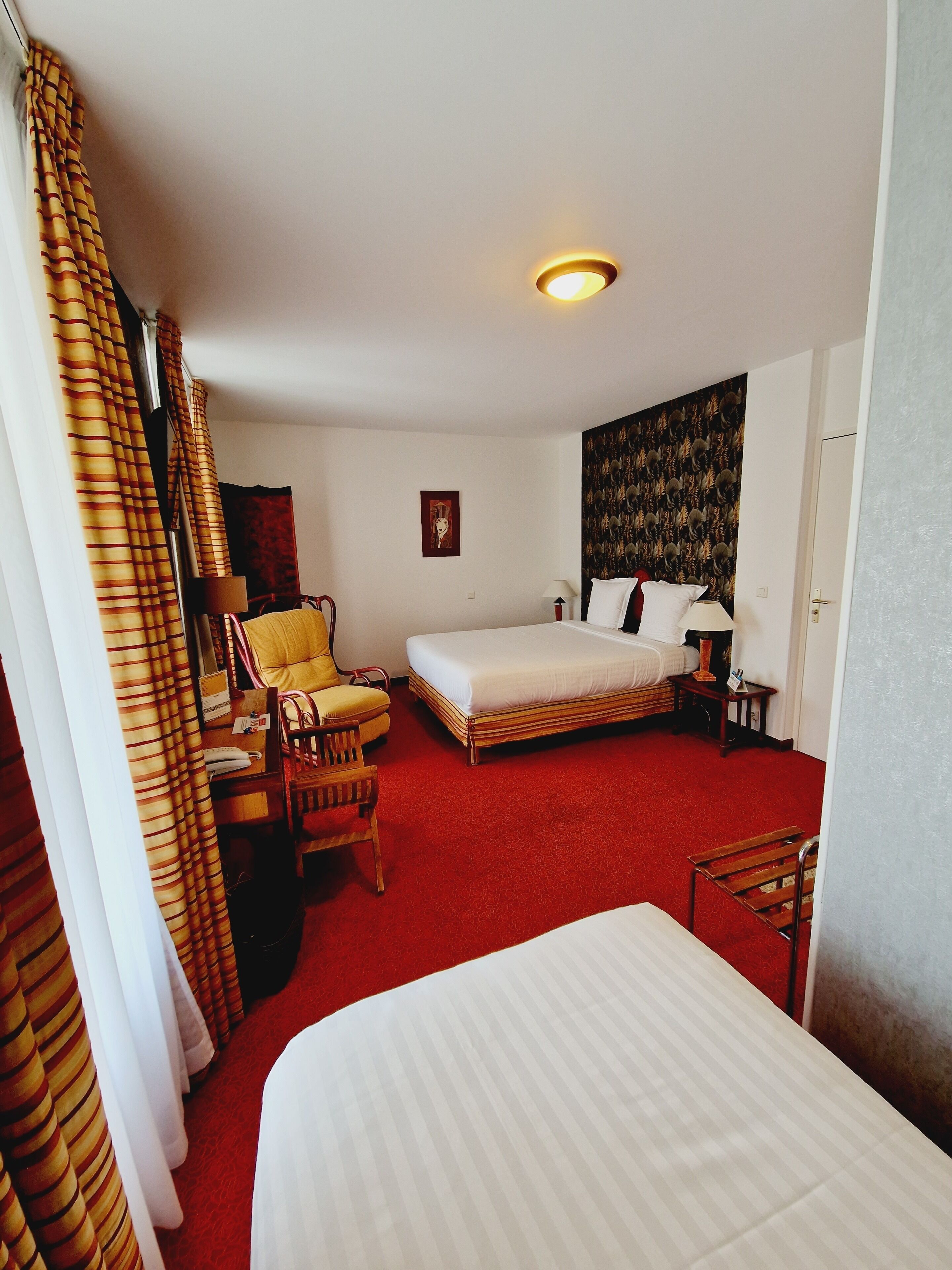 premium bedding, desk, soundproofing, free wifi