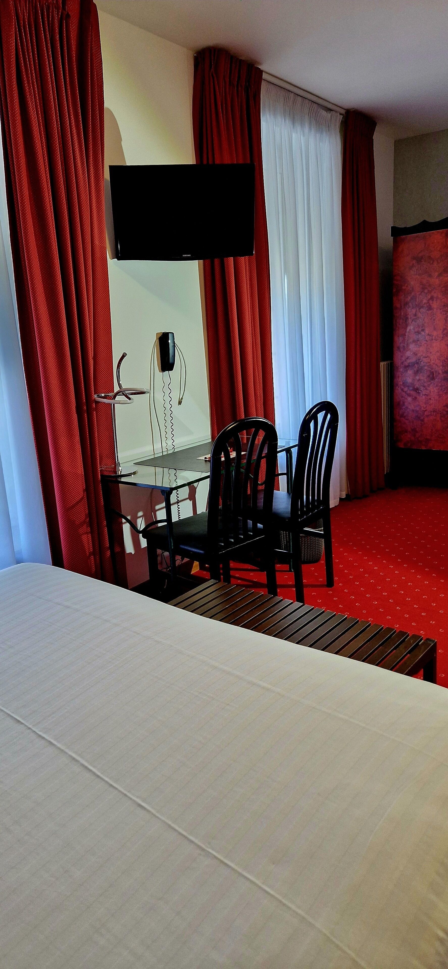 premium bedding, desk, soundproofing, free wifi