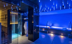 Couples treatment rooms, sauna, hot tub, Turkish bath, body treatments