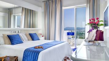 Deluxe-Doppel- oder -Zweibettzimmer, 1 Schlafzimmer, Meerblick | 1 Schlafzimmer, hochwertige Bettwaren, Minibar, Zimmersafe