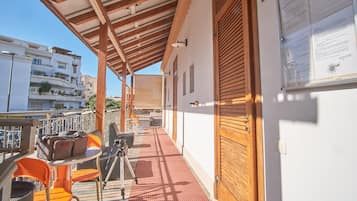 Comfort Room | Terrace/patio