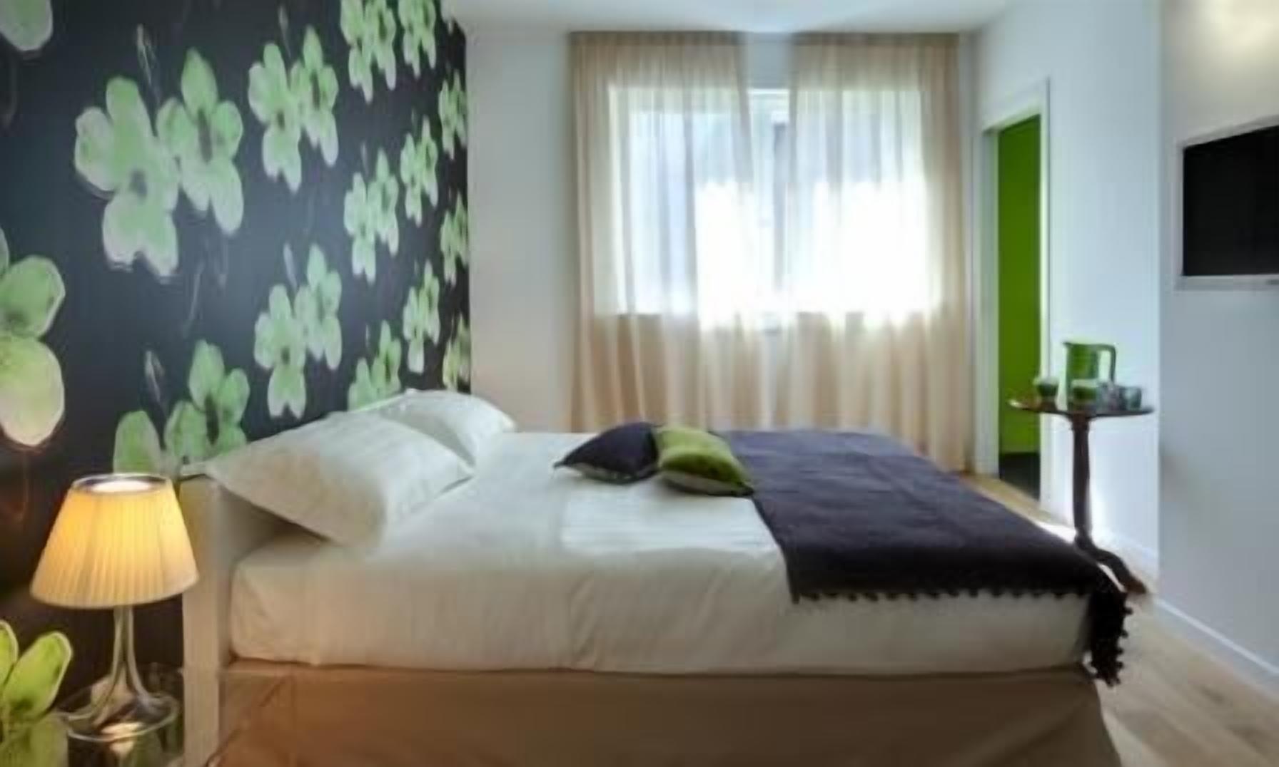 premium bedding, down duvets, minibar, in-room safe