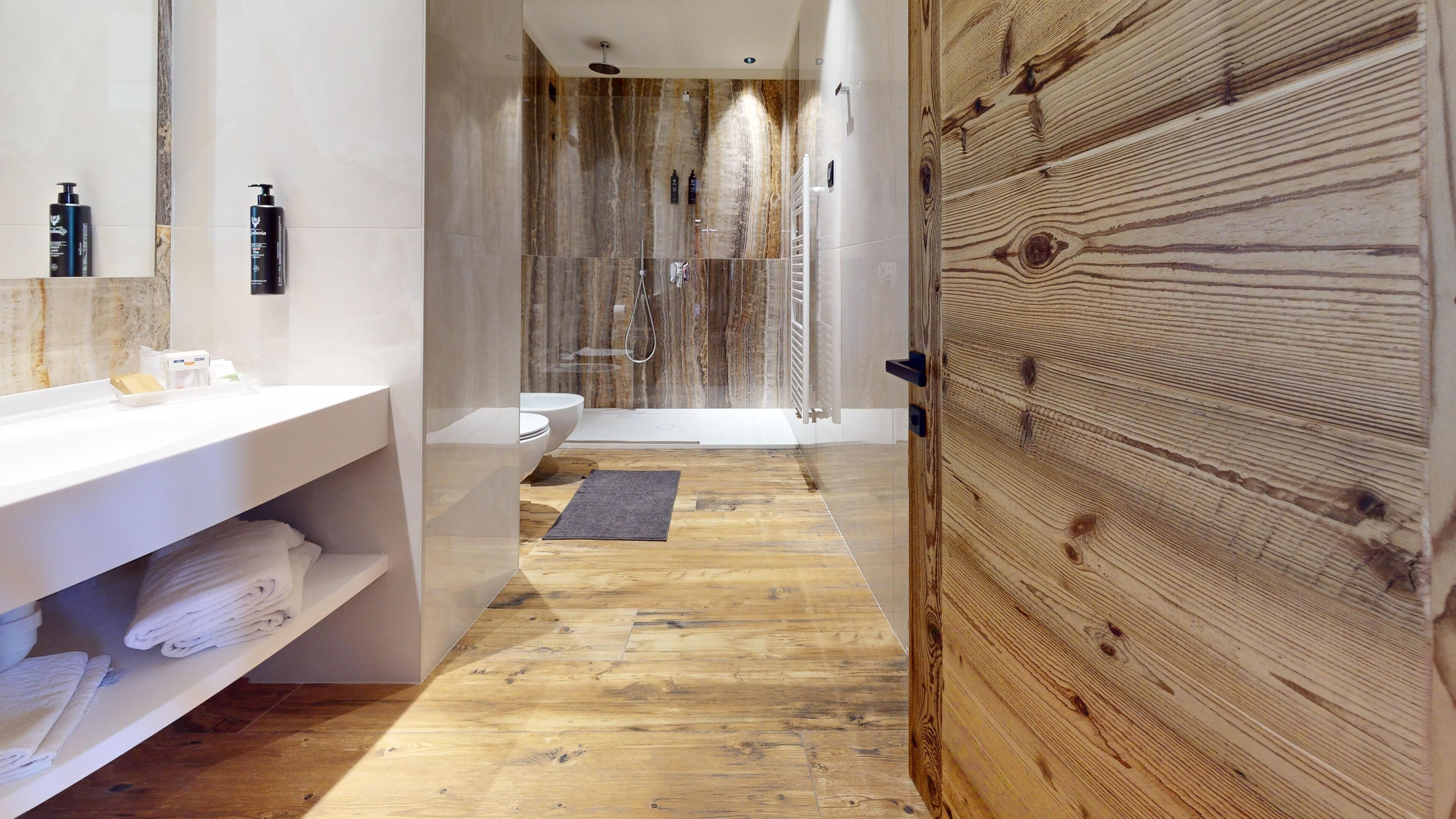 Junior Luxury Suite | Bagno | Asciugacapelli, bidet, asciugamani, sapone