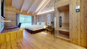 La Romantica Luxury Suite | خزنة داخل الغرفة وتجهيزات عازلة للصوت وواي فاي مجانًا وملاءات أسرّة
