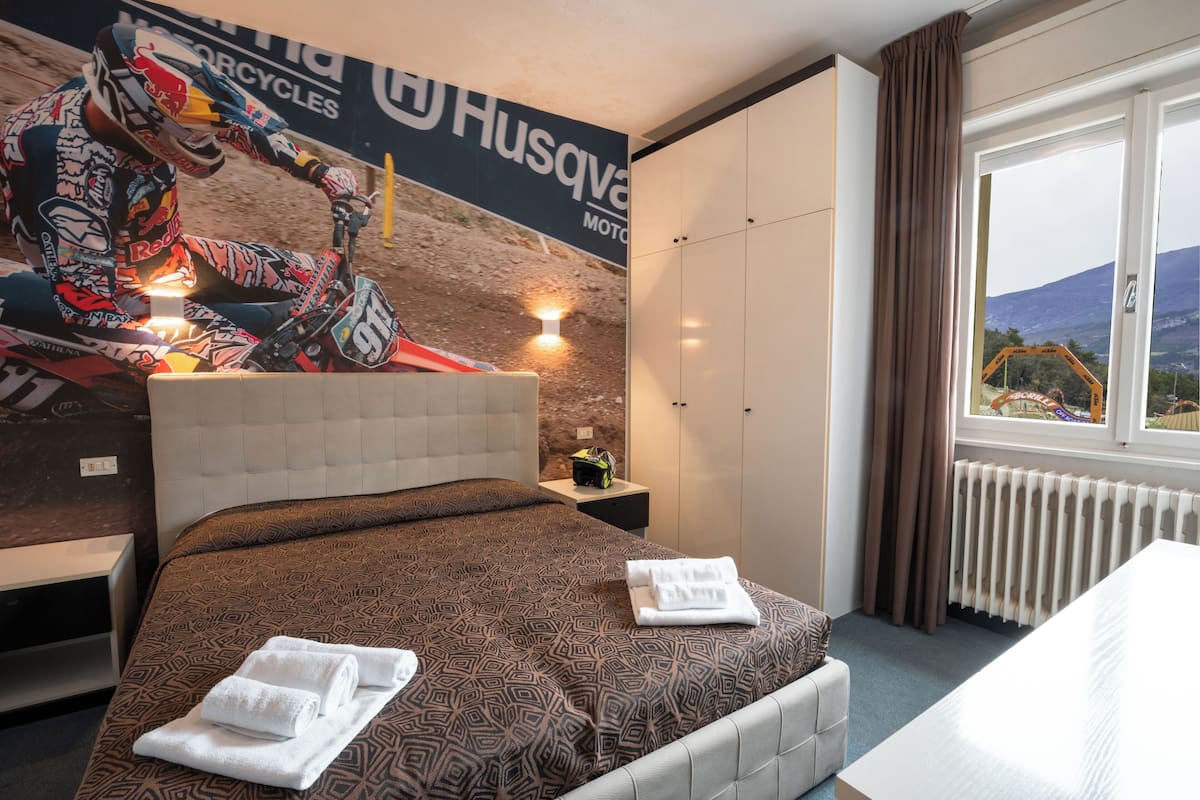 Standard Single Room | In-room safe, desk, free WiFi