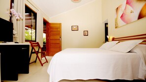 Minibar, in-room safe, desk, blackout drapes - Pousada El Parador (Búzios)