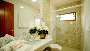 Superior Room | Bathroom - Pousada El Parador (Búzios)