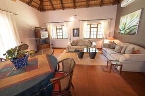 Luxury Cottage | In-room dining - Blyde River Canyon Lodge (Hoedspruit)