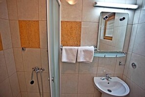 Buồng tắm vòi sen 