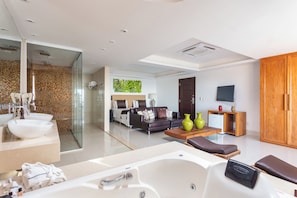 A modern bathroom with a large bathtub, a glass shower enclosure, and a sink. - Costa do Sol Boutique Hotel (Búzios)